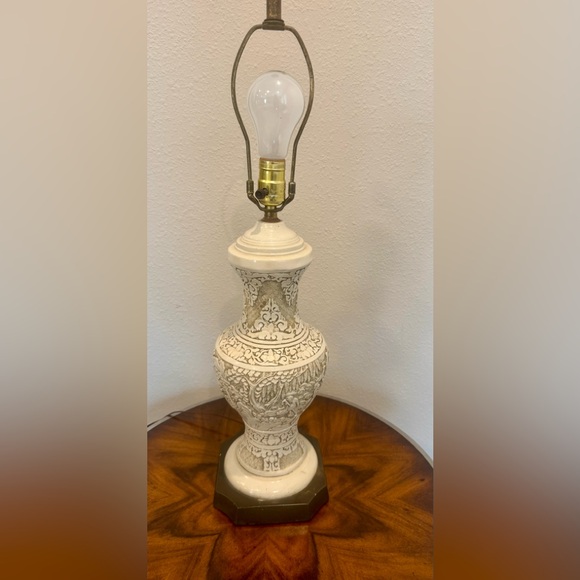 Other - Chinese Table Lamp 1950’s Vintage No Shade works perfectly
